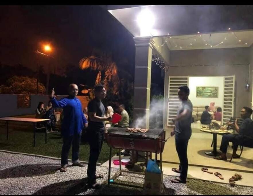 ראוואנג Kundang Villa @ Tasik Biru - 3 Bedrooms Bungalow מראה חיצוני תמונה