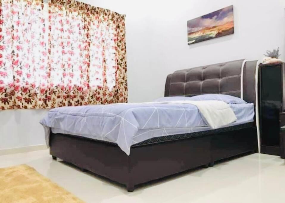 ראוואנג Kundang Villa @ Tasik Biru - 3 Bedrooms Bungalow מראה חיצוני תמונה